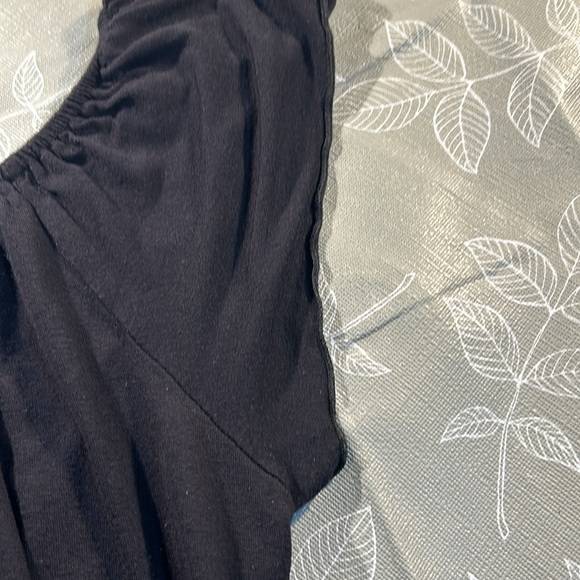 Ladies Sleeveless Ruffled Shirt. - Picture 5 of 6